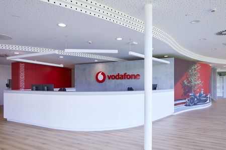 Der offene und modern gestaltete Empfang in der Vodafone-Niederlassung Kerpen.